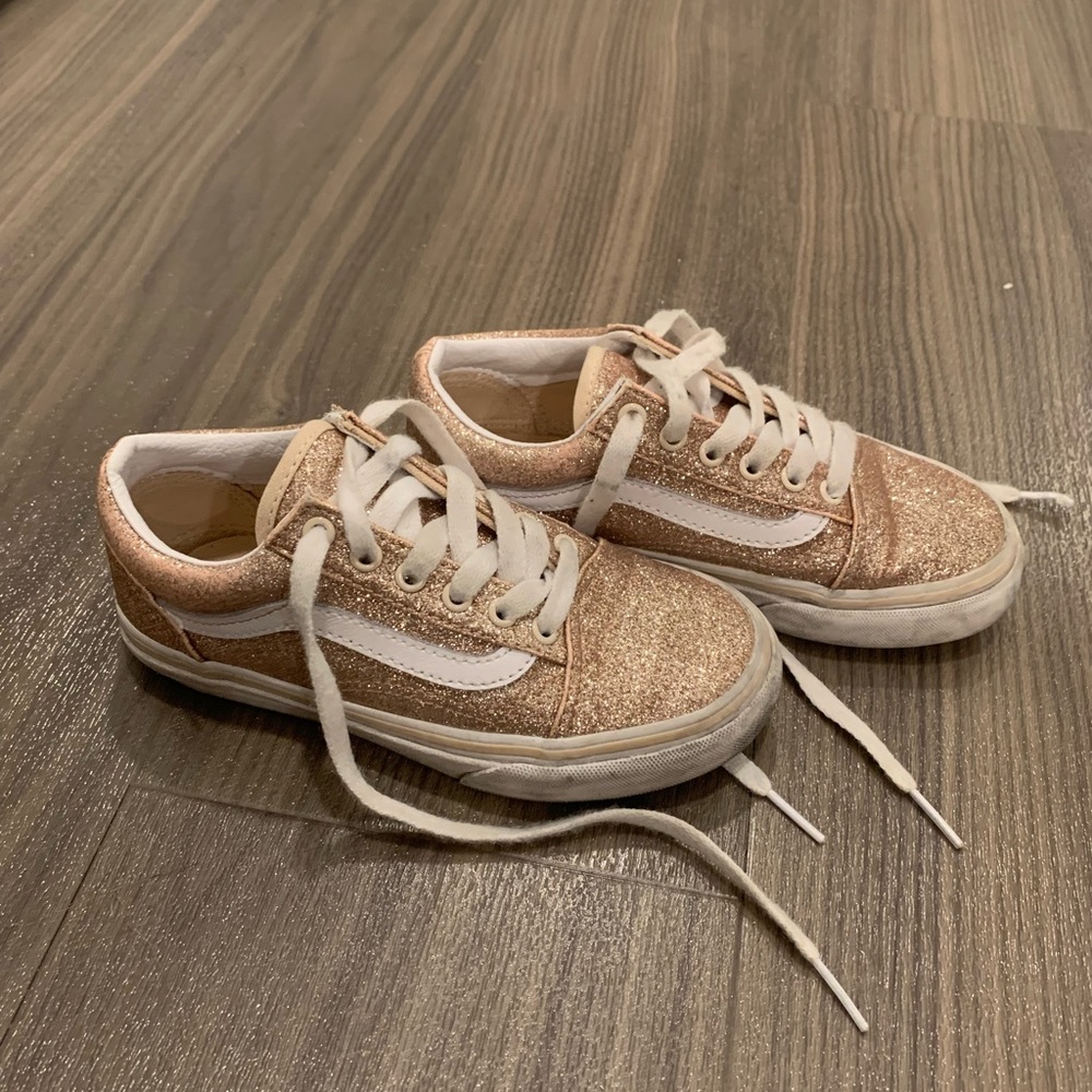 Girls size 13.5 Vans Old Skool Glitter sneakers in Gold/White